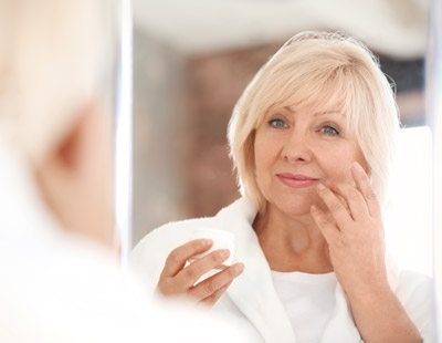 Apply The Age Defying Lift & Firm Cream