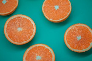 vitamin C helps to lighten